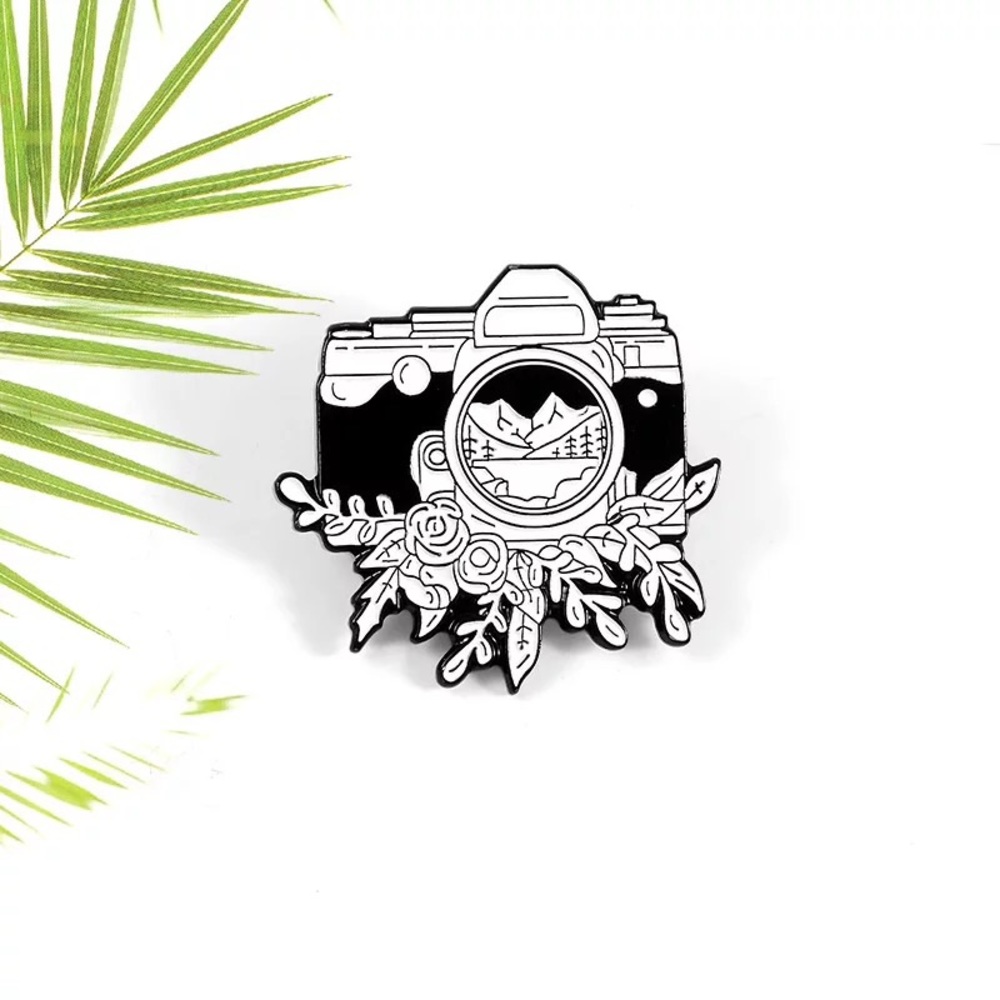 🎉 New Floral Vines & Mountains Vintage Camera Pin